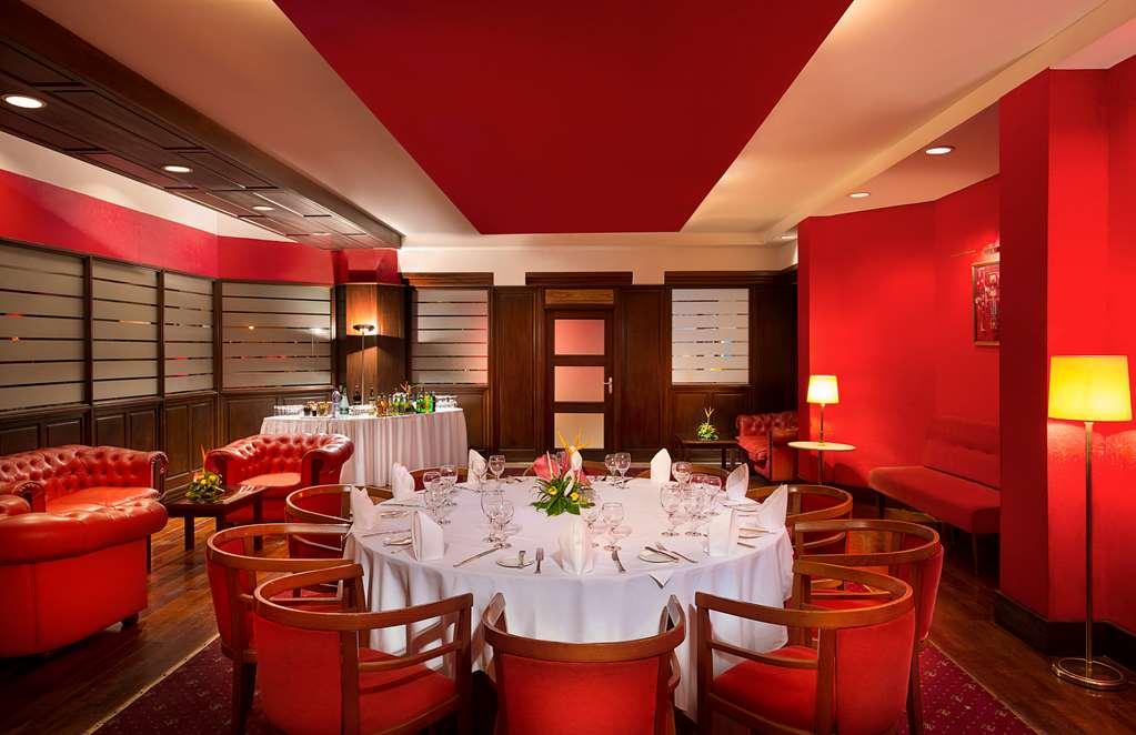 Hotel Hilton Yaoundé Restaurant foto